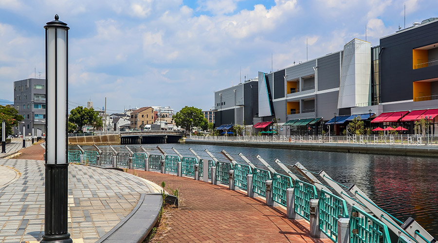 神戸・新川運河と遊歩道