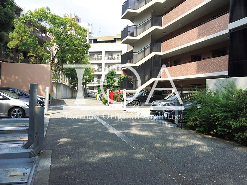 神戸山本通パークホームズの駐車場