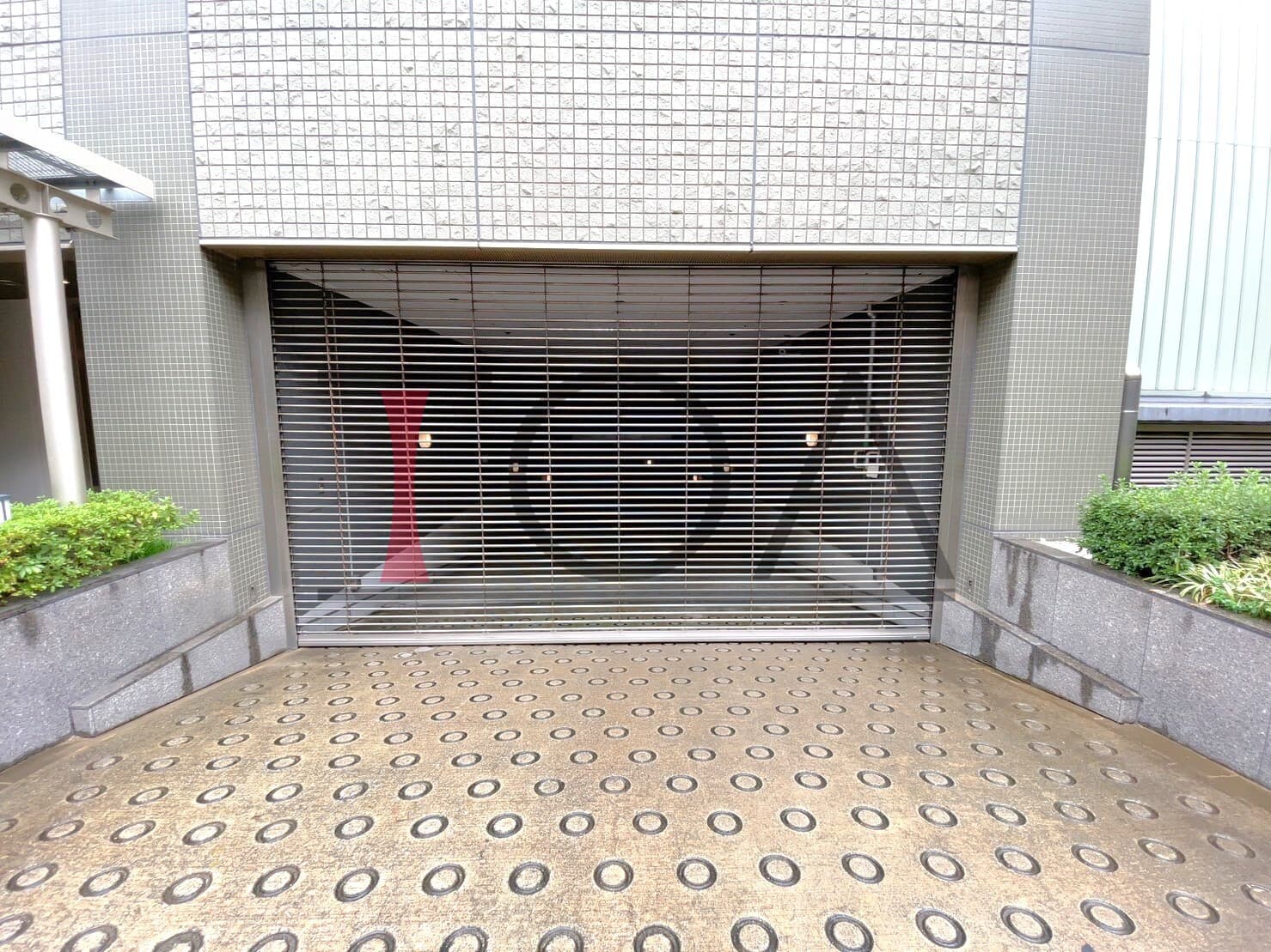 ライオンズマンション大阪スカイタワーの駐車場ゲート